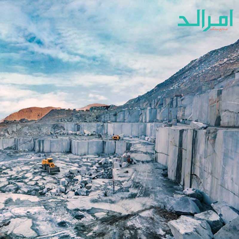 سنگ طبیعی در حیاط خلوت